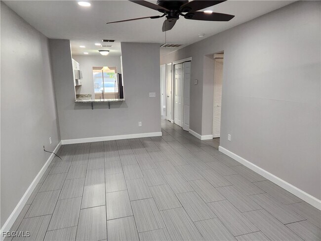 Building Photo - 923 SE 23rd Pl