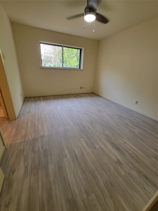 Building Photo - 406 Fox Briar Ln