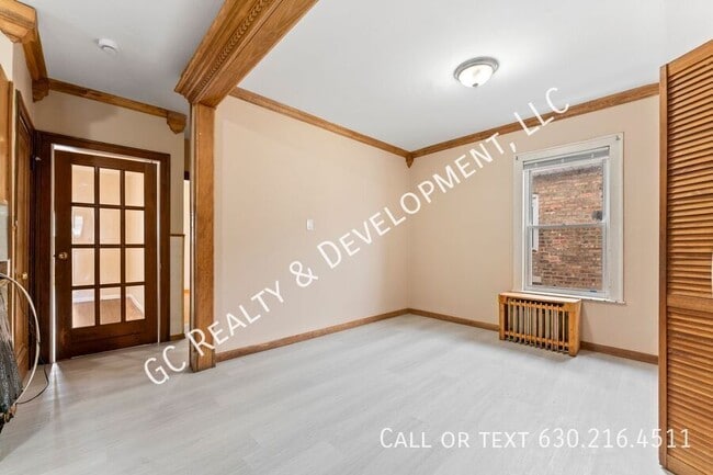 Building Photo - 3109 N Neva Ave