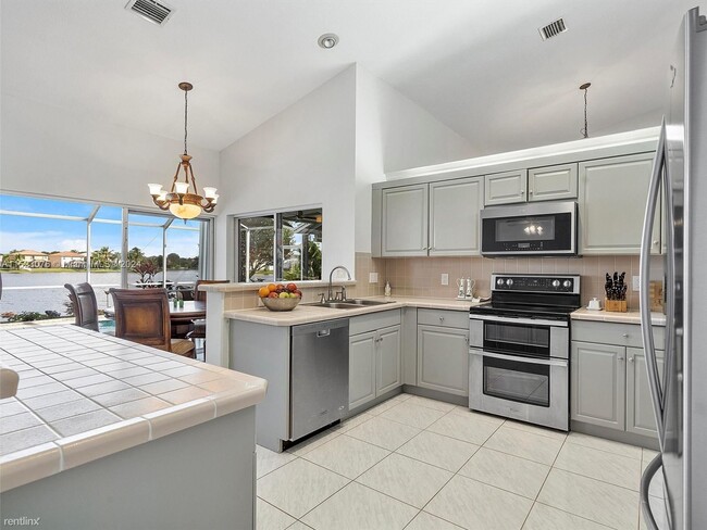 Building Photo - 3 br, 3.5 bath House - 2950 NE 188th St Ap...