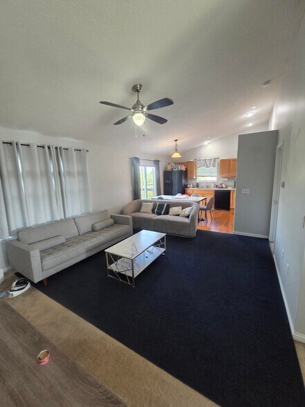 Building Photo - 575 Rosebud Cir