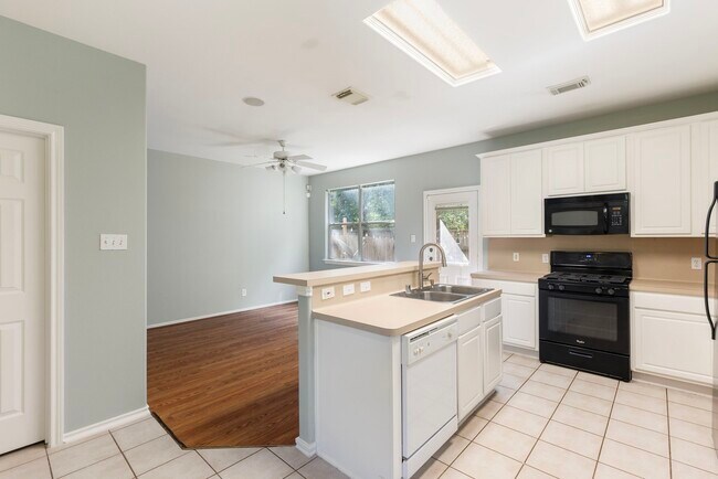 Building Photo - 229 Summerhaze Cir