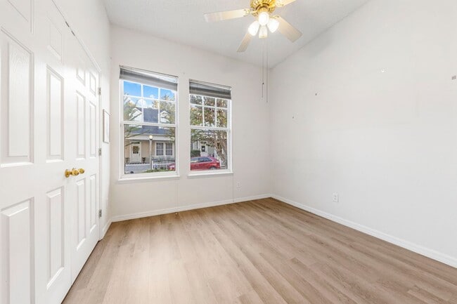 Building Photo - 834 Lake Evalyn Dr