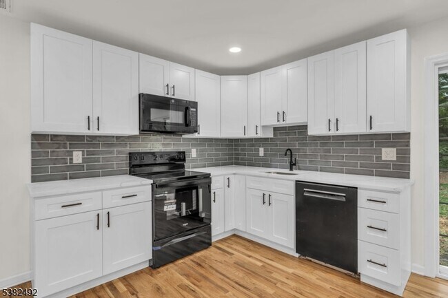 Building Photo - 55 Orchard Dr