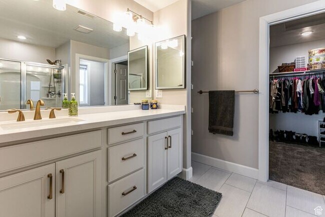 Building Photo - Awesome upgraded House w 2 car attached