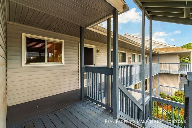 Building Photo - 251 Fenwick Dr