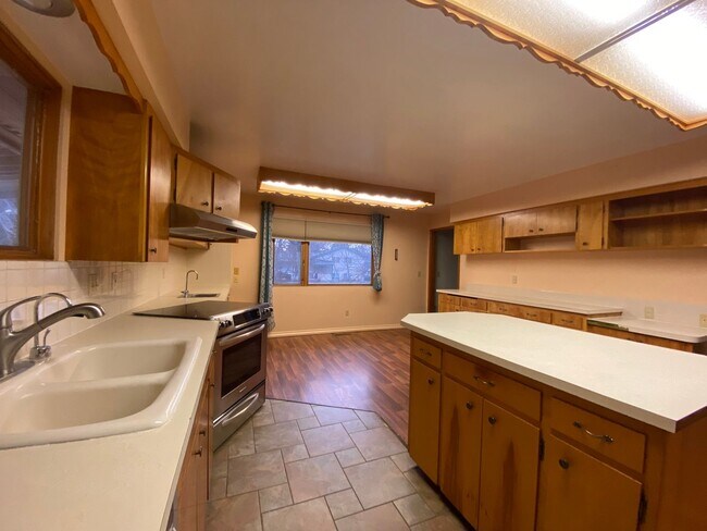 Building Photo - Large 2640 sq. ft. Single Family Home for Rent! - 4 Bedroom, 2 Bathroom Located in Cheney!