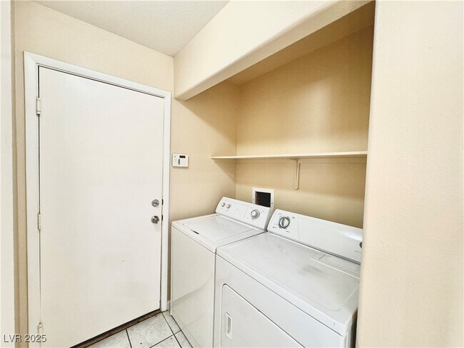 Building Photo - 2024 Fountain Valley Way