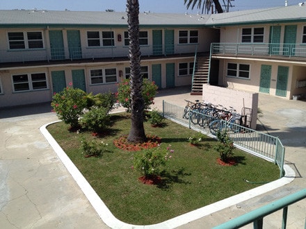 Building Photo - 10600 S Inglewood Ave