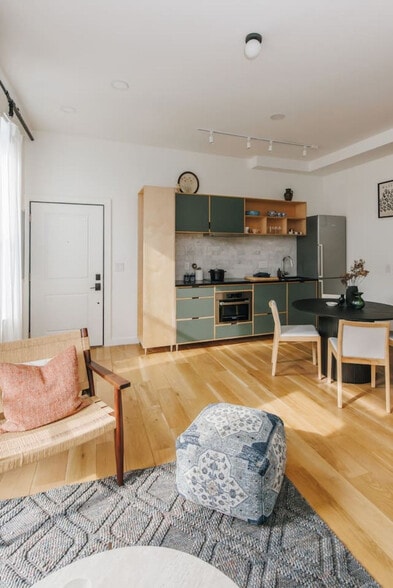 Building Photo - 1508 Pleasant St