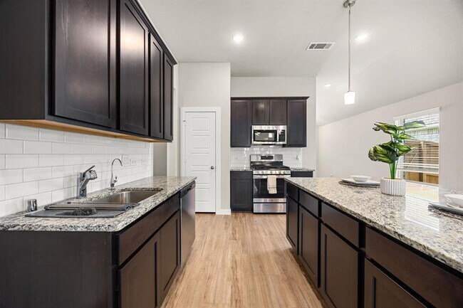 Building Photo - 21618 Coral Mist Dr