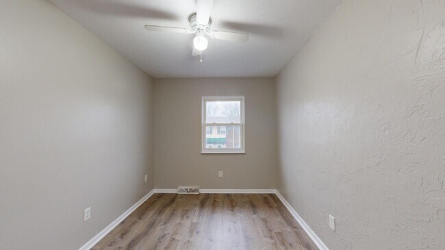 Building Photo - 630 Abbe Rd S