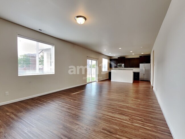 Building Photo - 2748 Moore Ave