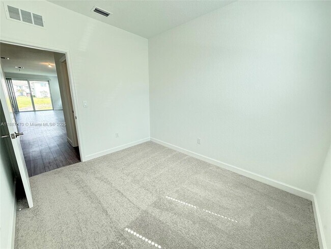 Building Photo - 551 Rivergrass St