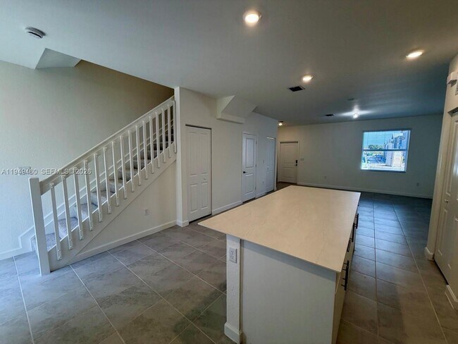 Building Photo - 254 SE 10th St