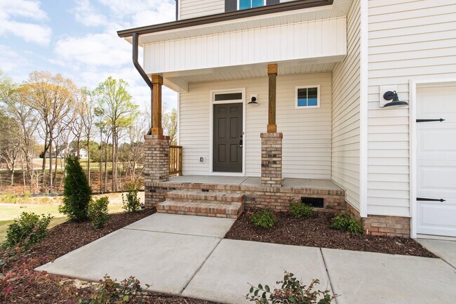 Building Photo - Modern and Charming 3-Bedroom Cul-de-Sac Home in Clayton!