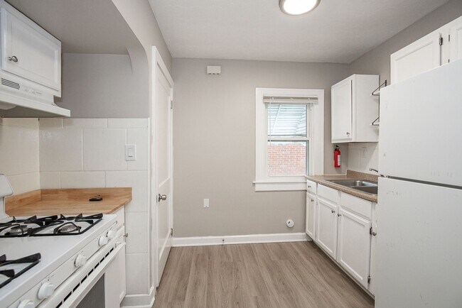Building Photo - 4011 Dawnshire Ave