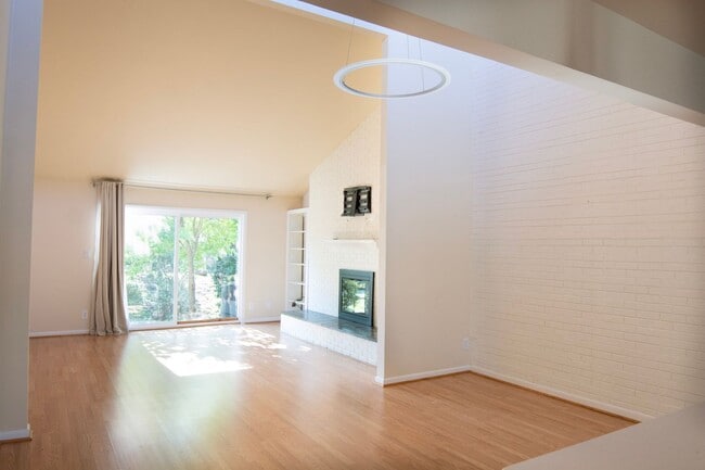 Building Photo - 326 Harvest Dr