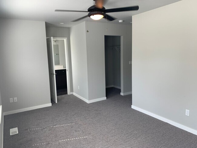 Building Photo - Ellis Flats Townhomes | Modern 3 Bedroom /...