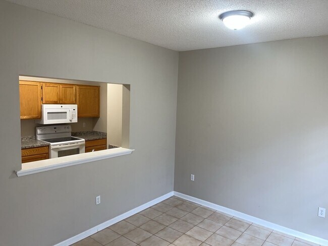 Building Photo - 22 E Dubois St