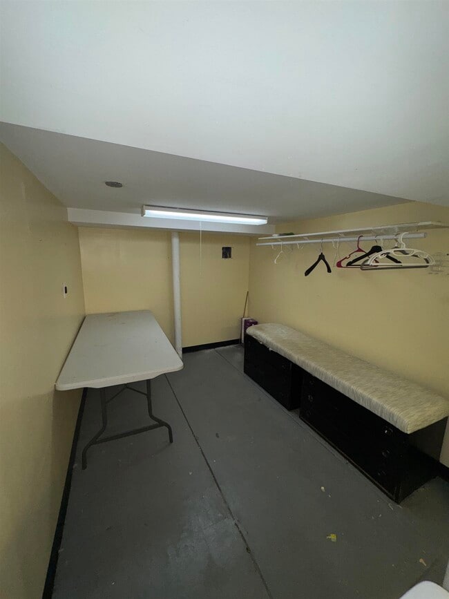 Building Photo - 438 4th St