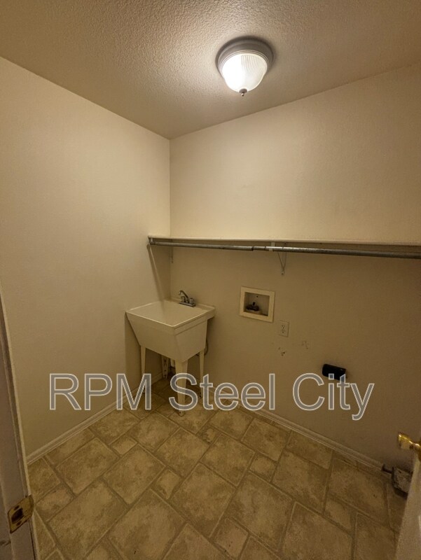 Building Photo - 351-353 W Song Sparrow Dr