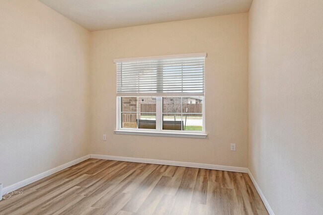 Building Photo - Gorgeous 4-bedroom home!