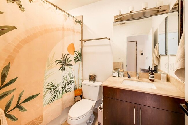 Building Photo - 1128 W Ardmore Ave