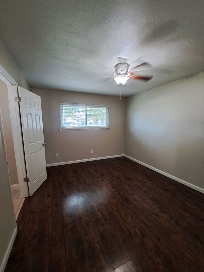 Building Photo - Stunning 4-Bedroom Kerman Home with Swimming Pool Available Soon!
