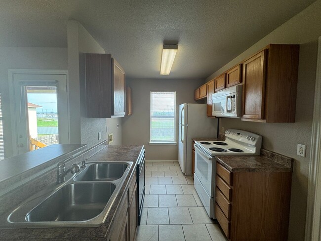 Building Photo - 5702 Greengate Dr