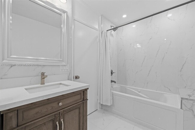 Building Photo - 2816 NE 35th St