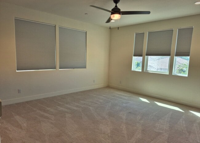 Building Photo - Adorable 4 bedroom 3 Bath with Loft