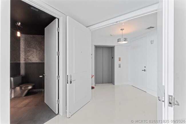 Building Photo - 5959 Collins Ave