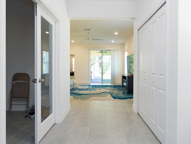 Building Photo - Move in now with zero deposit! This stunni...