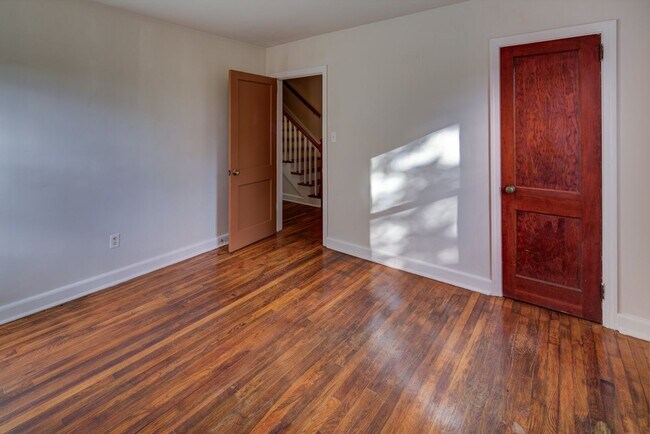 Building Photo - Charming Cecil Cape Cod Showing Saturday 12/13 9am-9:15am