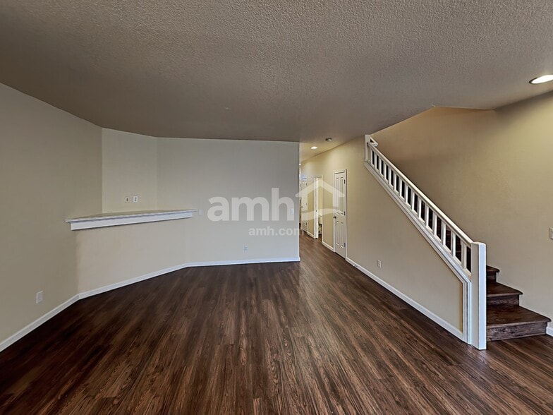 Building Photo - 1628 NE 10th Pl