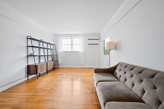 Building Photo - 56 Elm St