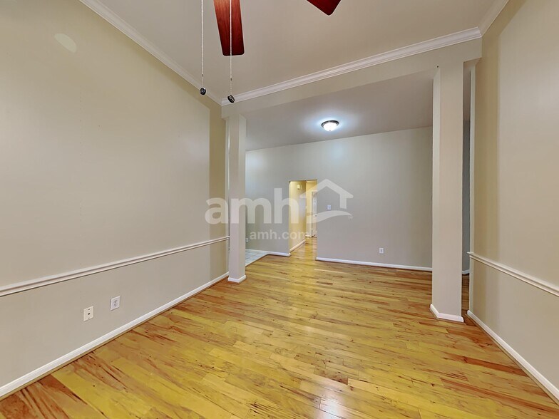 Building Photo - 104 Laguna Pointe Dr