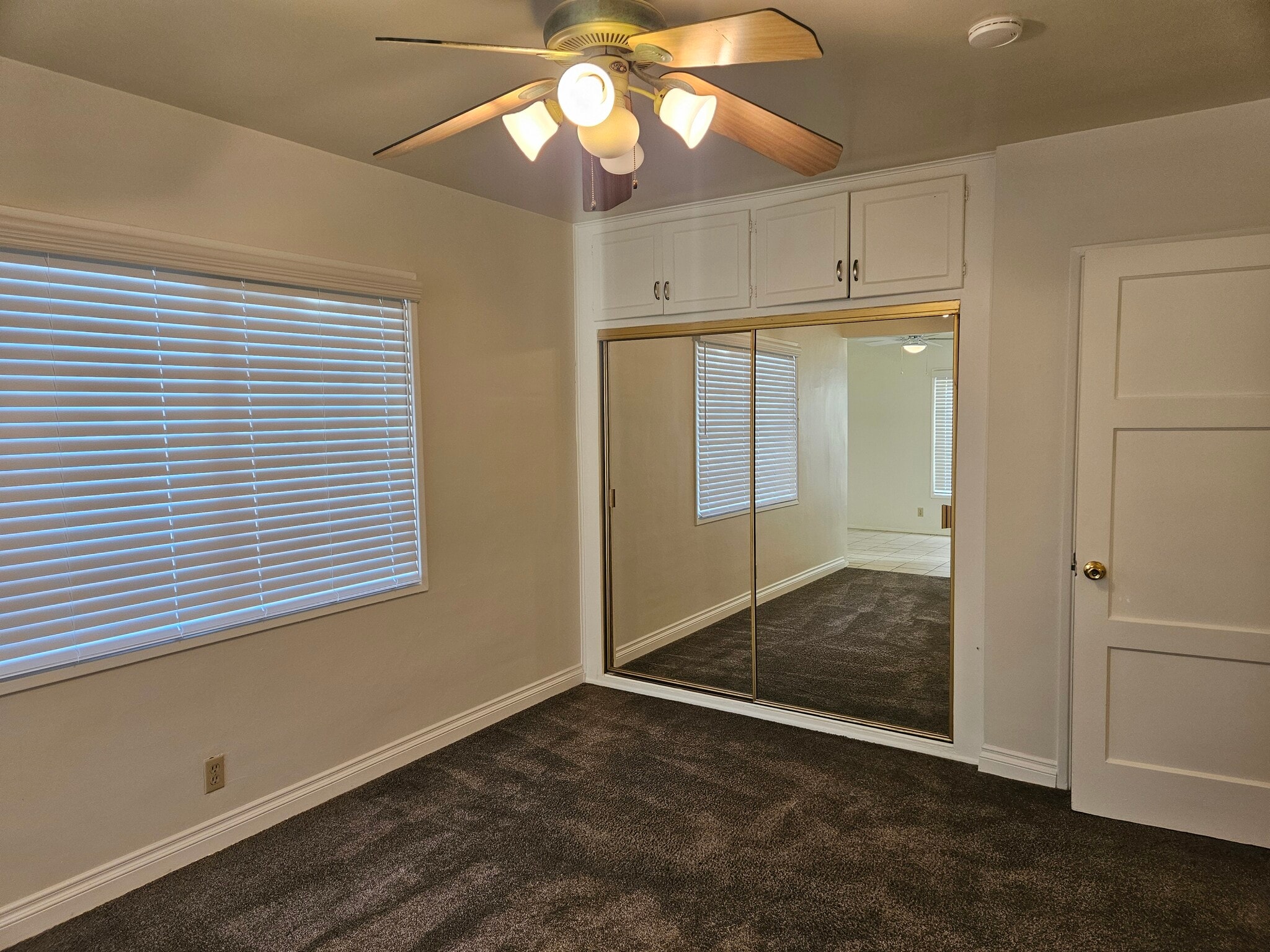 Building Photo - 9966 Glencrest Cir