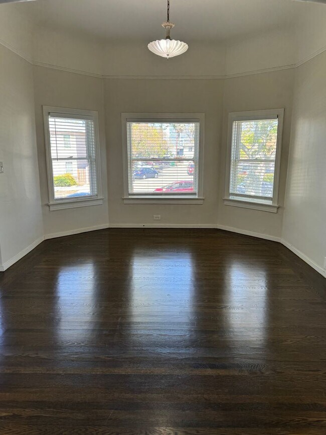 Building Photo - Remodeled 2bed/2bath HOME IN MIDTOWN! CENT...