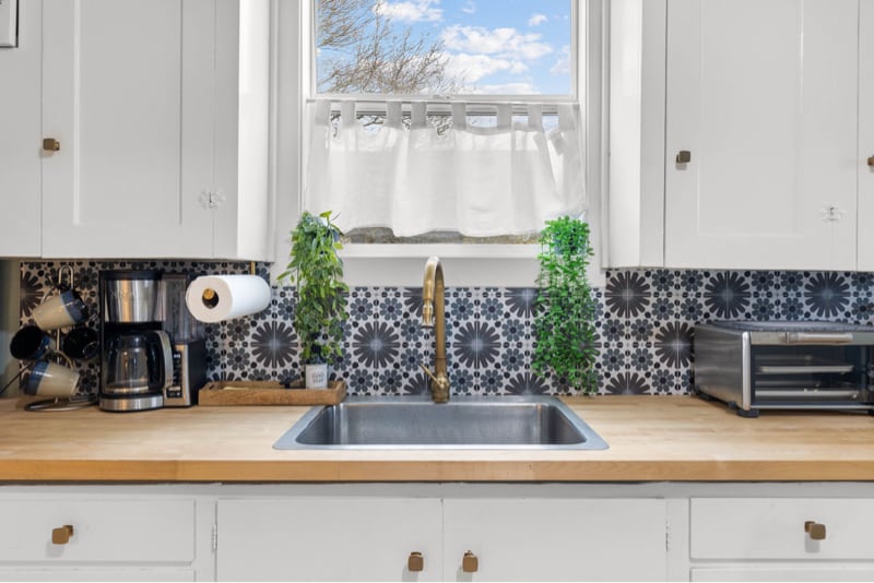 Building Photo - 303 Pioneer St