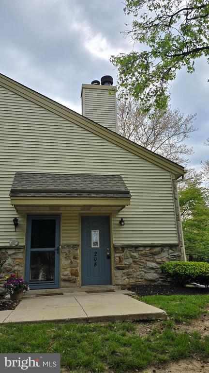 Building Photo - 208 Foxmeadow Dr