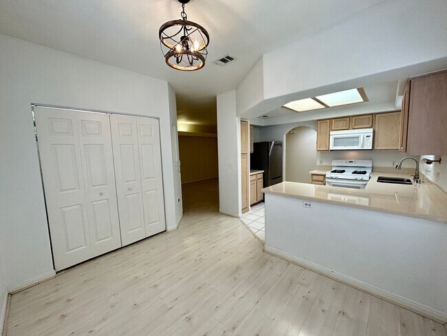 Building Photo - 2-Bedroom 2-Bathroom in Gated Community!