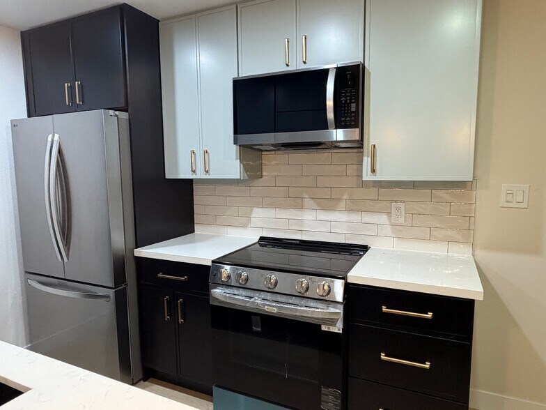 Building Photo - 1061 Park Ave