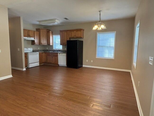 Building Photo - 2757 Kennedy Dr