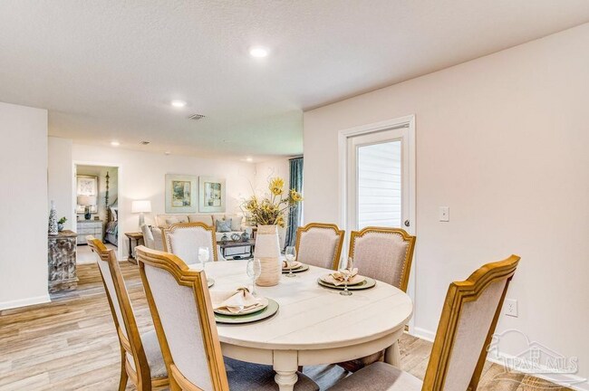 Building Photo - 909 Lovebird Ct