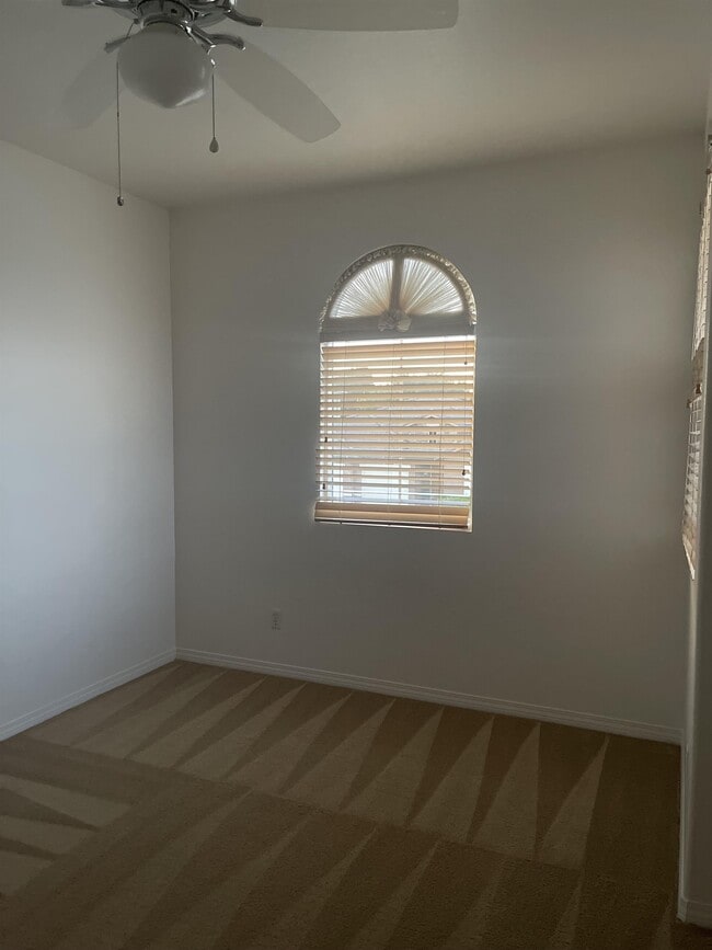 Building Photo - 4350 Club Vista Dr