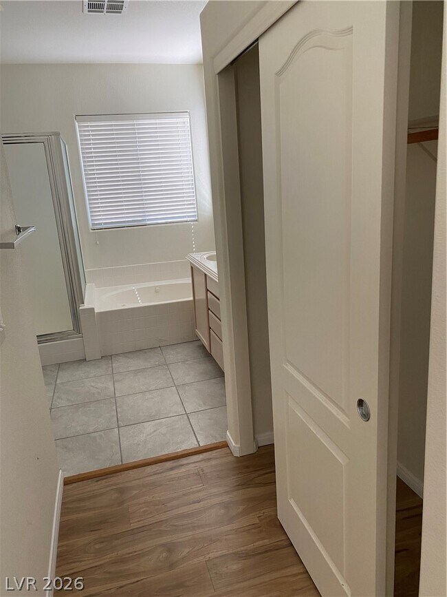 Building Photo - 10555 Lessona St