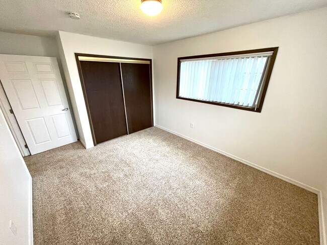 Building Photo - 3 Bedroom, 2 bath home in Sunset Village