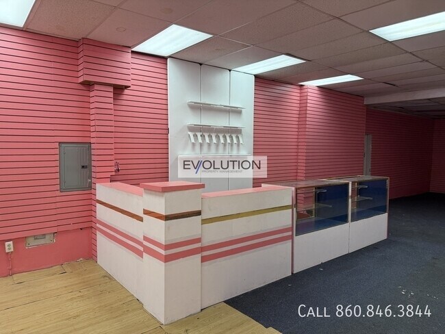 Building Photo - 642-648 Park St-